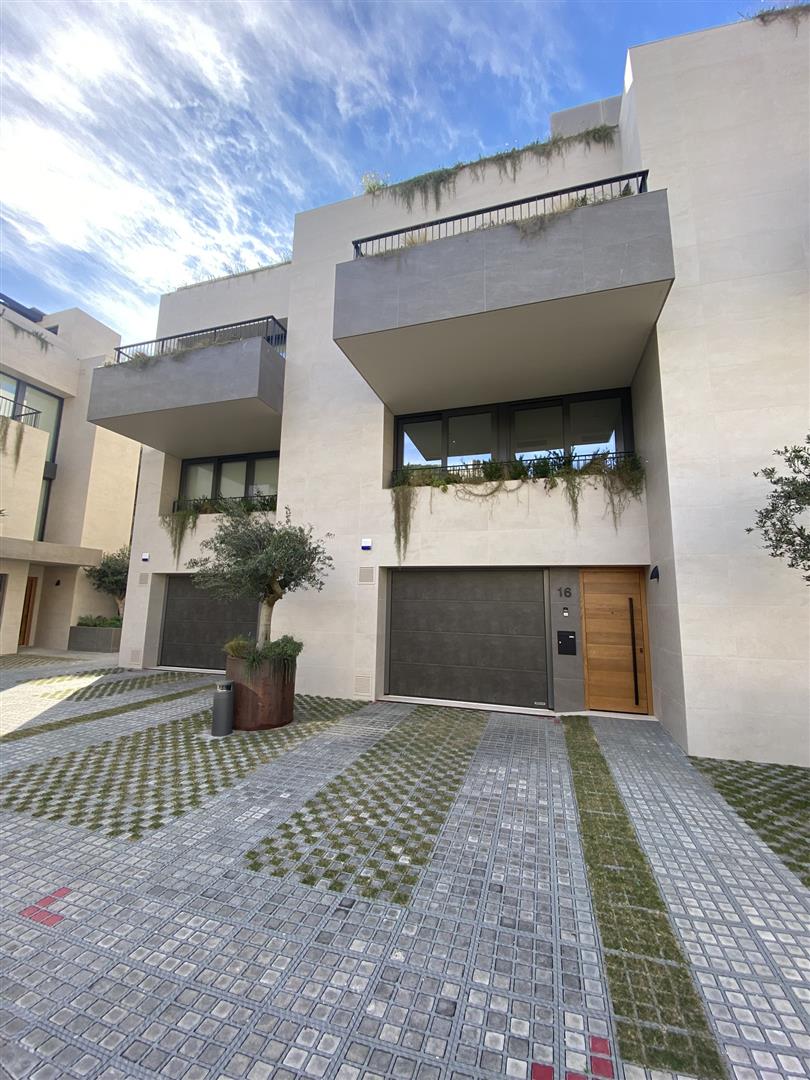 Image of House - 5 Bedrooms - 6 Bathrooms for Sale in North Gorge-Gibraltar, Image 3